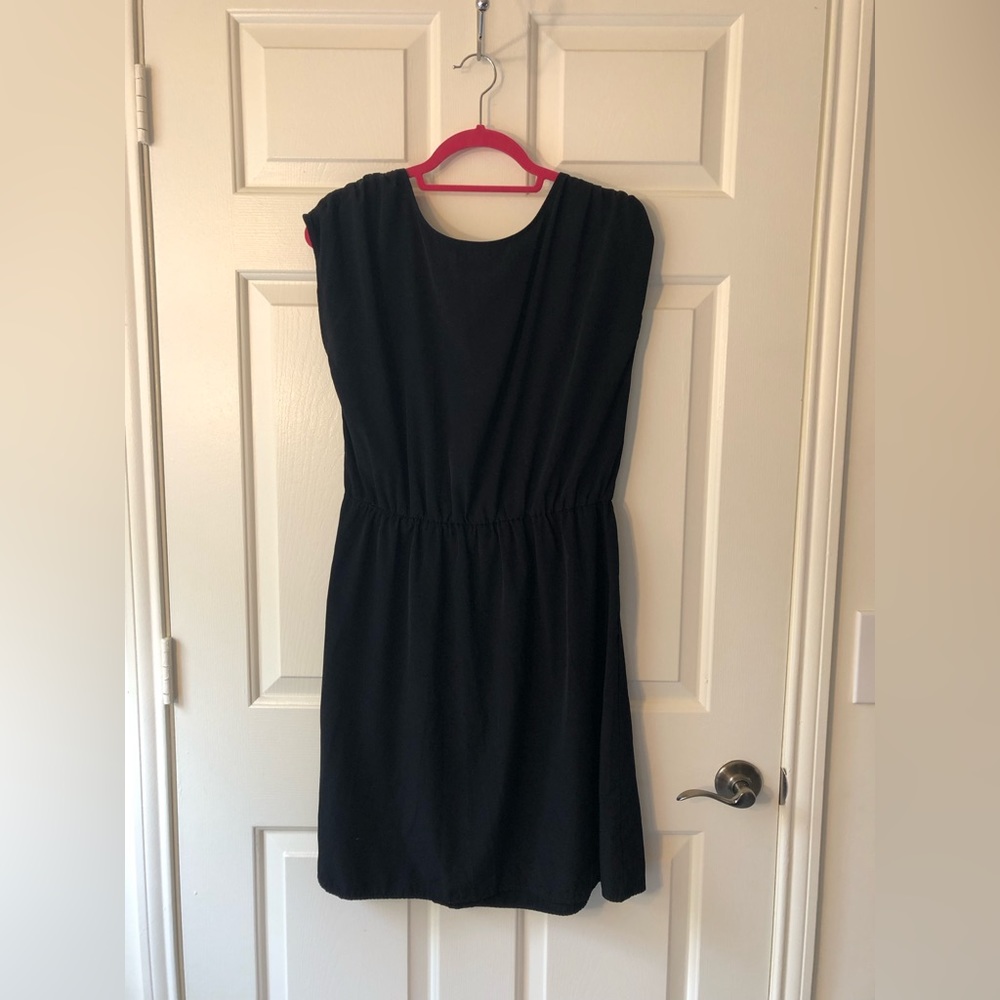 Women’s everyday cap sleeve black dress L